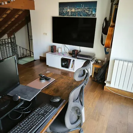 Charming Rustic Duplex Penthouse Apartamento *
